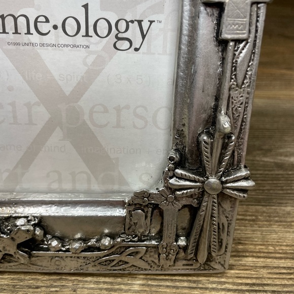 Vintage Frame-ology 1999 3D Crosses Resin Holds 6” x 4” Photo Rear Load EUC - Picture 2 of 9